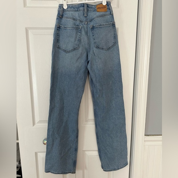 Hollister Light Blue High-Rise Jeans - Picture 3 of 3